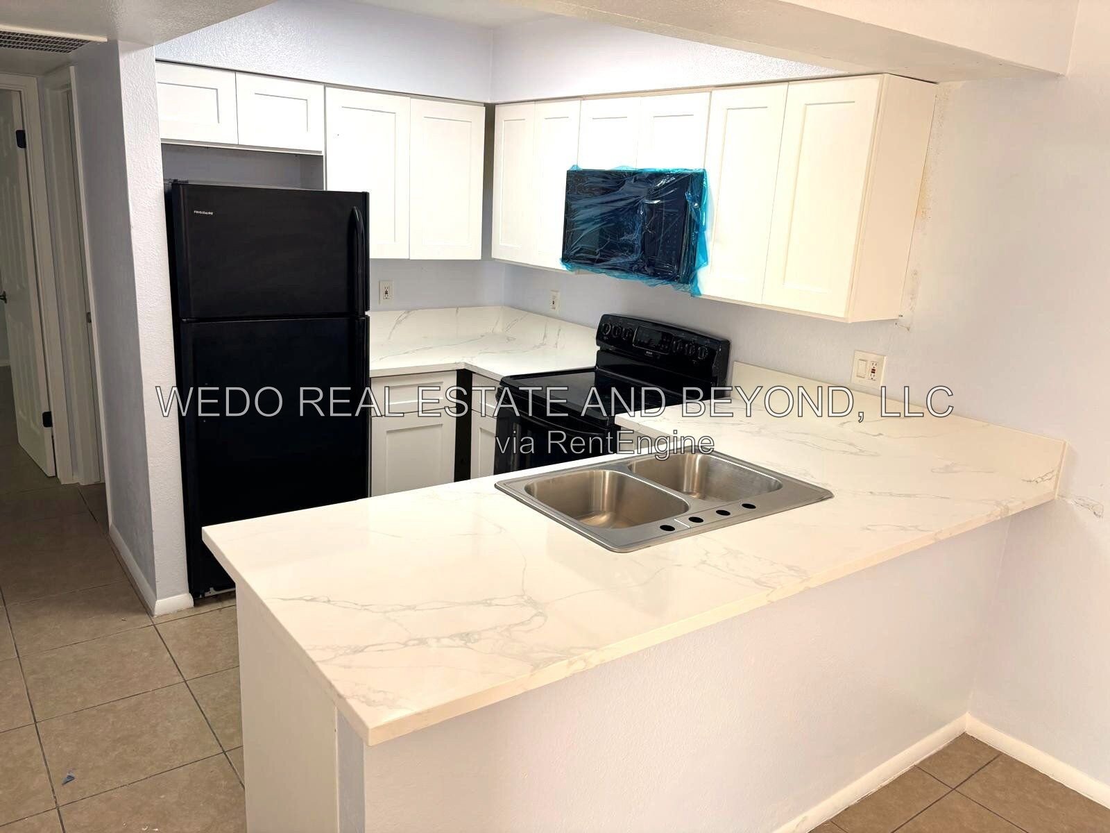 BEAUTIFULLY REMODELED 2-BEDROOM – NEW KITCHEN, QUARTZ COUNTERS & MORE! property image