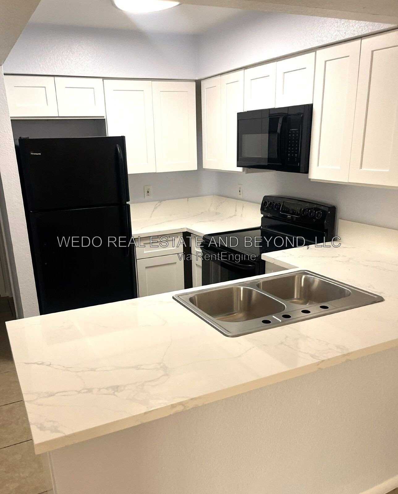 BEAUTIFULLY REMODELED 2-BEDROOM – NEW KITCHEN, QUARTZ COUNTERS & MORE! property image
