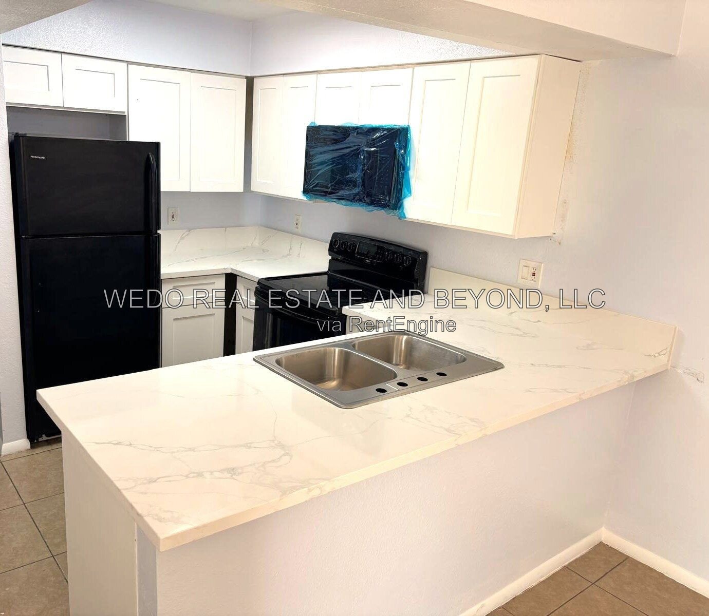 BEAUTIFULLY REMODELED 2-BEDROOM – NEW KITCHEN, QUARTZ COUNTERS & MORE! property image