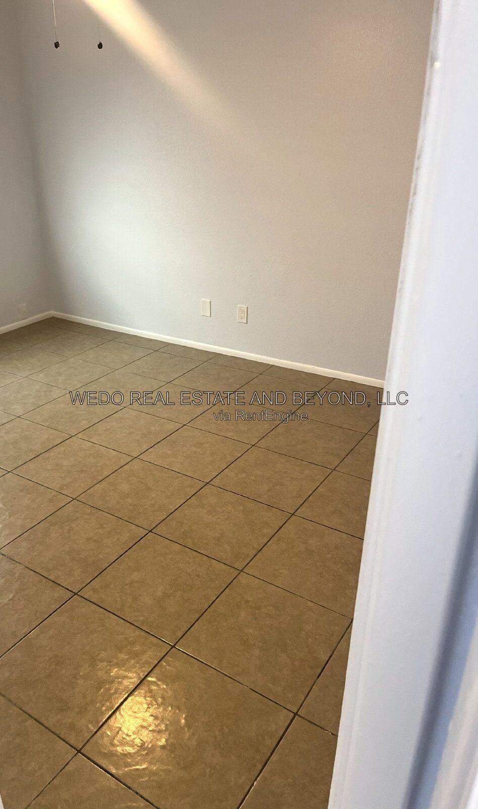 BEAUTIFULLY REMODELED 2-BEDROOM – NEW KITCHEN, QUARTZ COUNTERS & MORE! property image