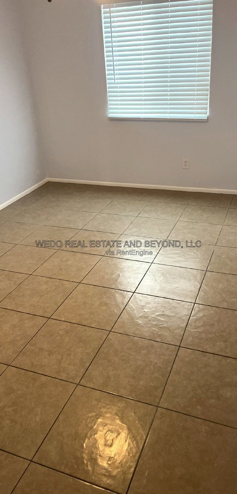 BEAUTIFULLY REMODELED 2-BEDROOM – NEW KITCHEN, QUARTZ COUNTERS & MORE! property image