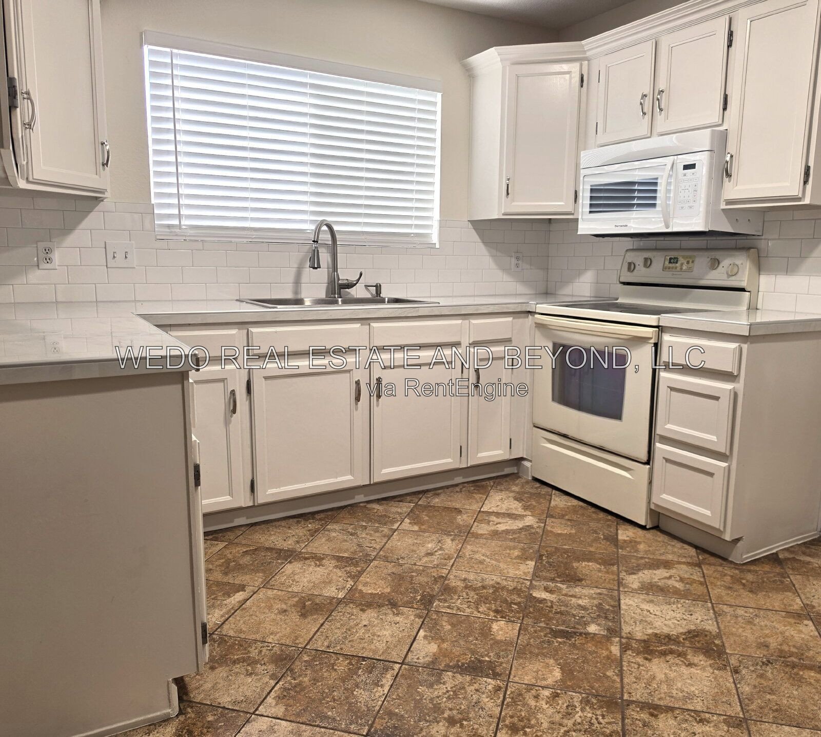 CUL-DE-SAC LIVING WITH A HUGE BACKYARD & SPACIOUS PATIO PARADISE VALLEY SCHOOL DISTRICT property image