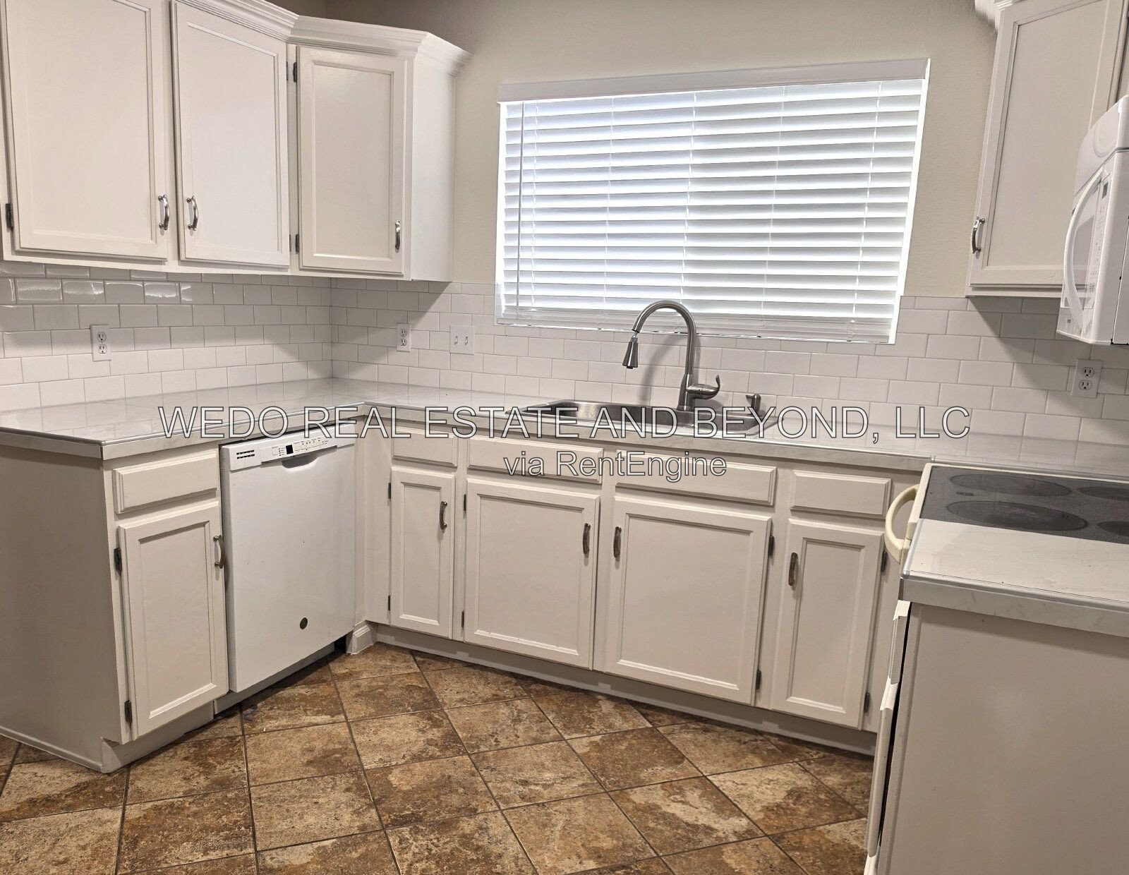 CUL-DE-SAC LIVING WITH A HUGE BACKYARD & SPACIOUS PATIO PARADISE VALLEY SCHOOL DISTRICT property image
