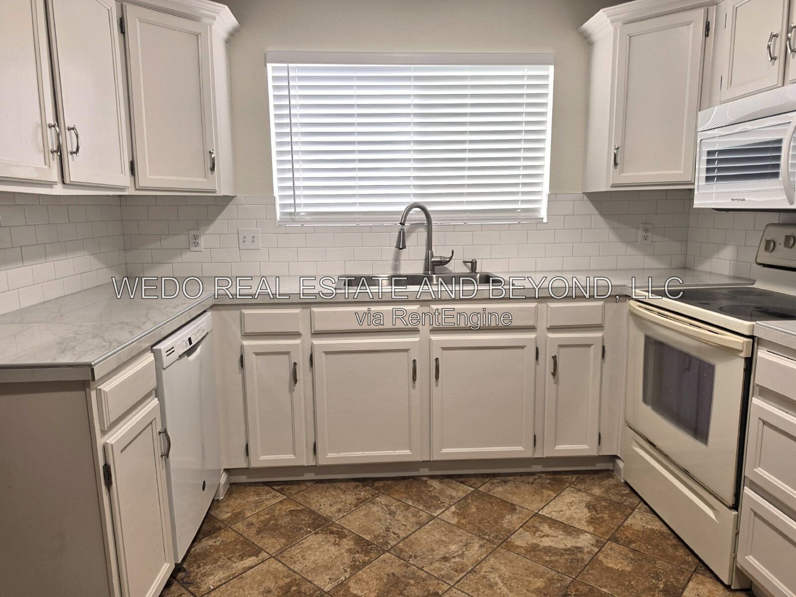 CUL-DE-SAC LIVING WITH A HUGE BACKYARD & SPACIOUS PATIO PARADISE VALLEY SCHOOL DISTRICT property image