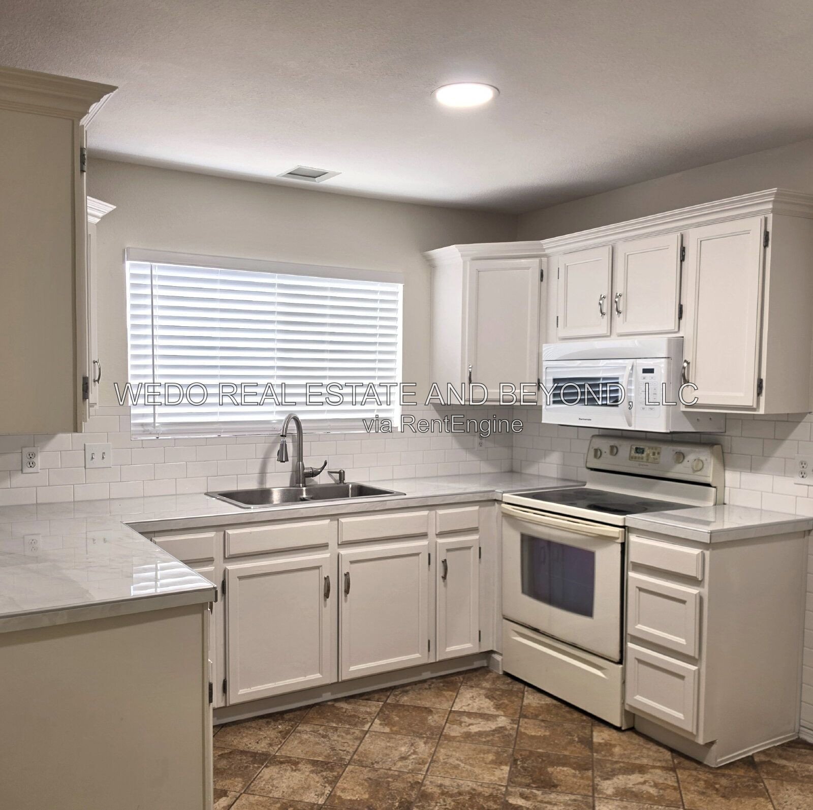 CUL-DE-SAC LIVING WITH A HUGE BACKYARD & SPACIOUS PATIO PARADISE VALLEY SCHOOL DISTRICT property image
