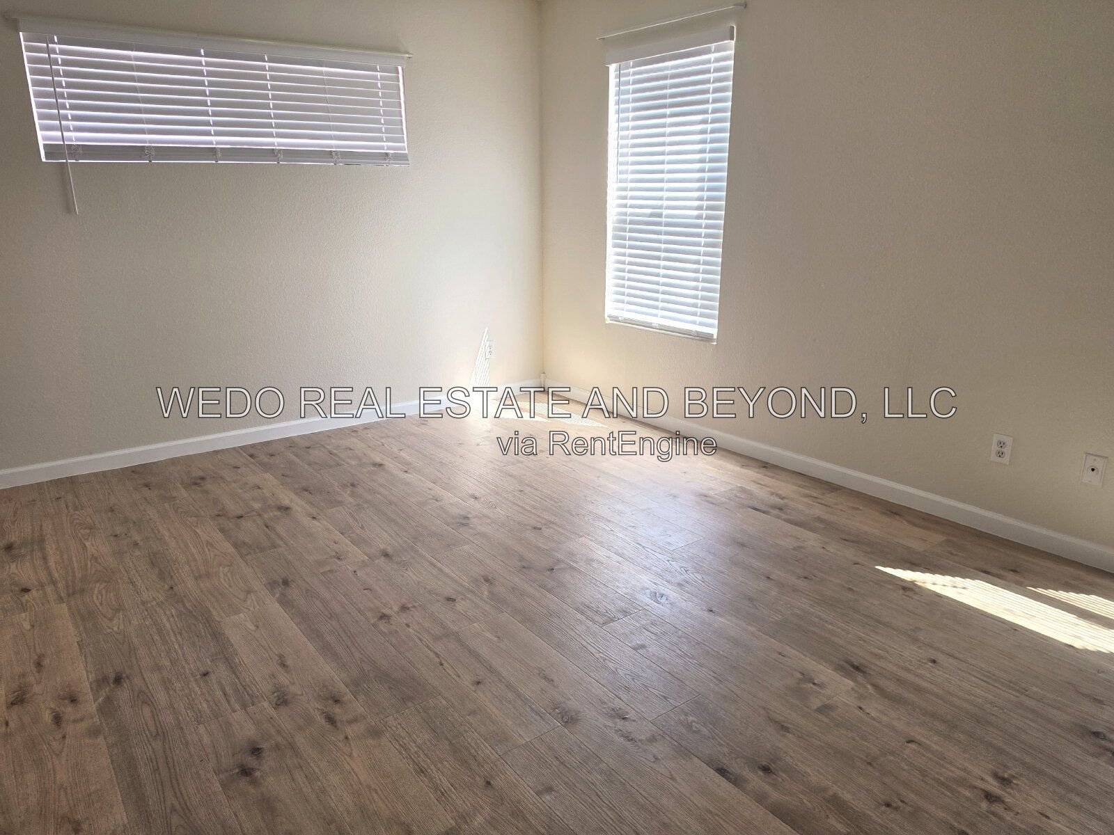 CUL-DE-SAC LIVING WITH A HUGE BACKYARD & SPACIOUS PATIO PARADISE VALLEY SCHOOL DISTRICT property image
