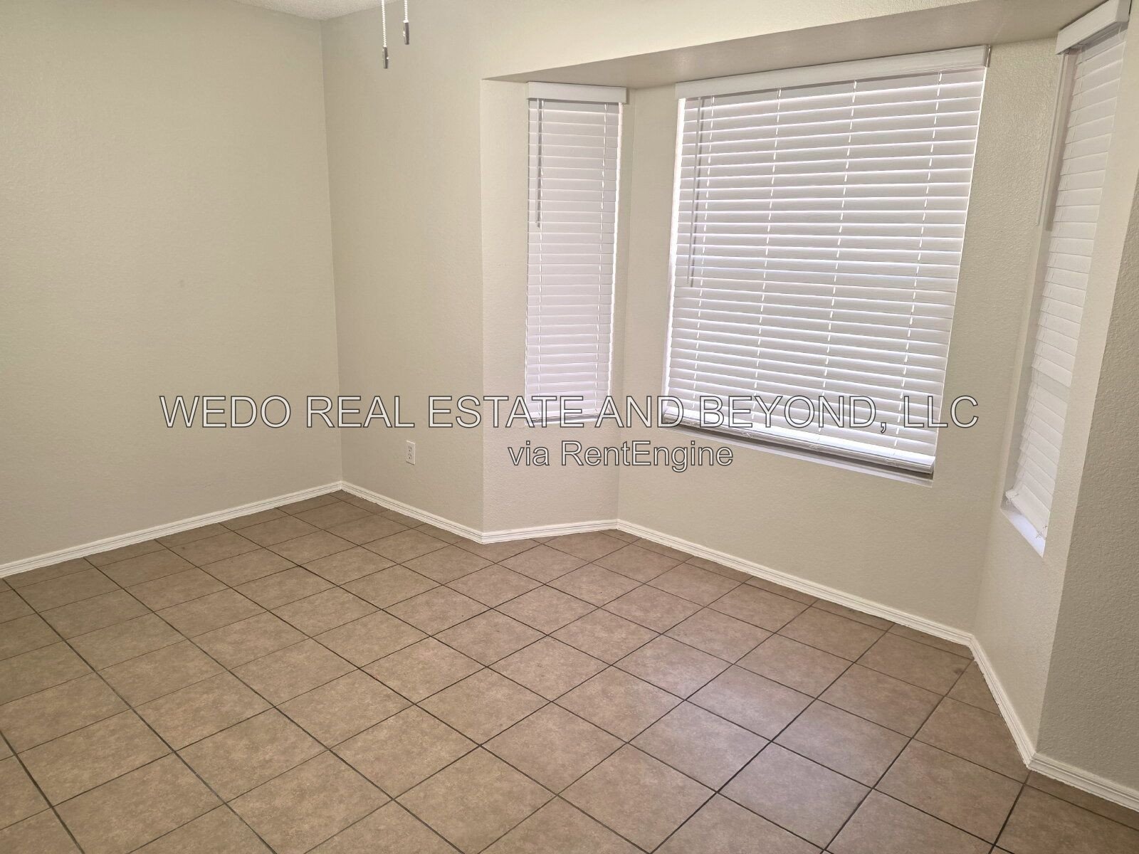 CUL-DE-SAC LIVING WITH A HUGE BACKYARD & SPACIOUS PATIO PARADISE VALLEY SCHOOL DISTRICT property image