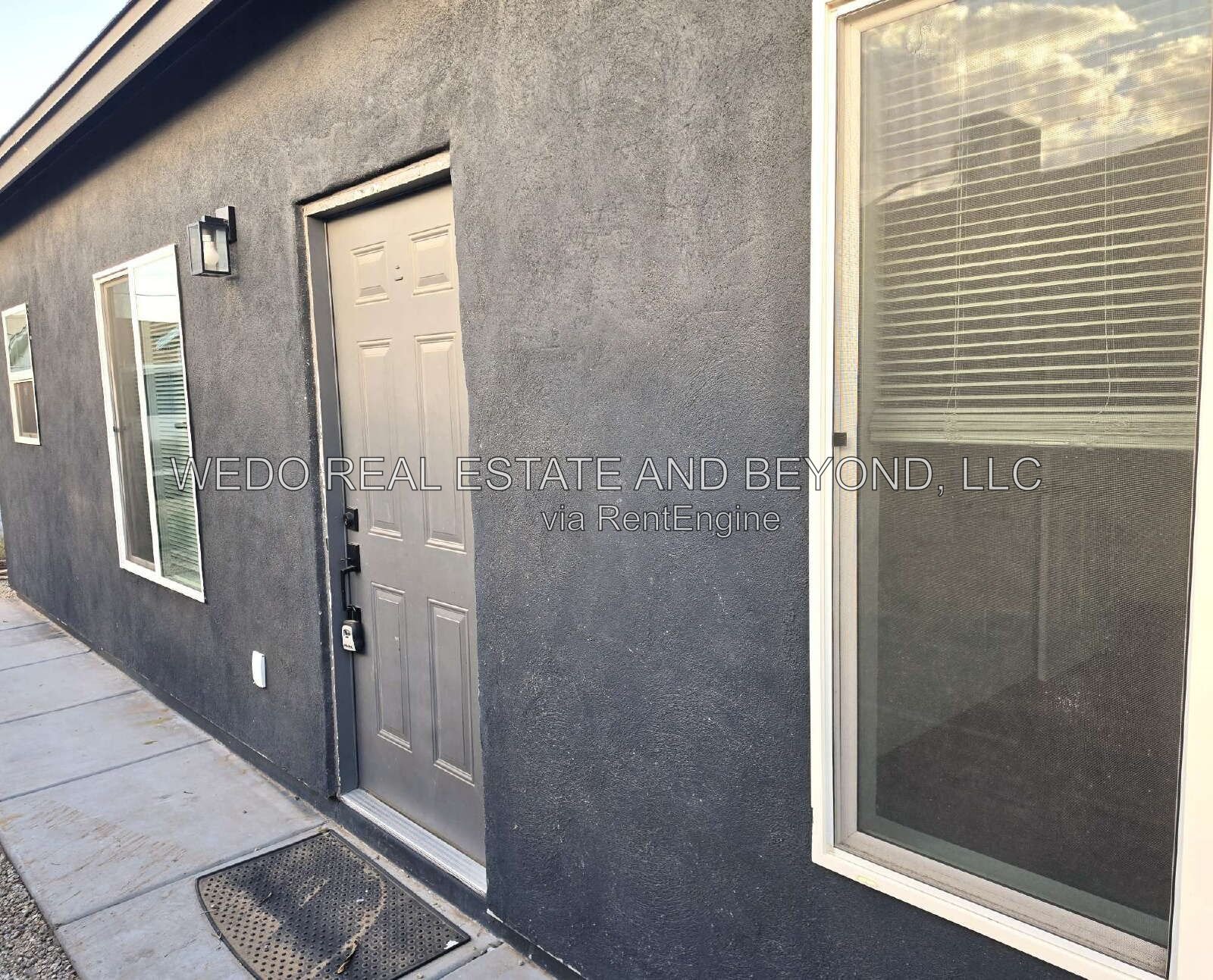 MOVE-IN READY 3 BED / 2 BATH – UPDATED, SPACIOUS & GREAT PHOENIX LOCATION! property image