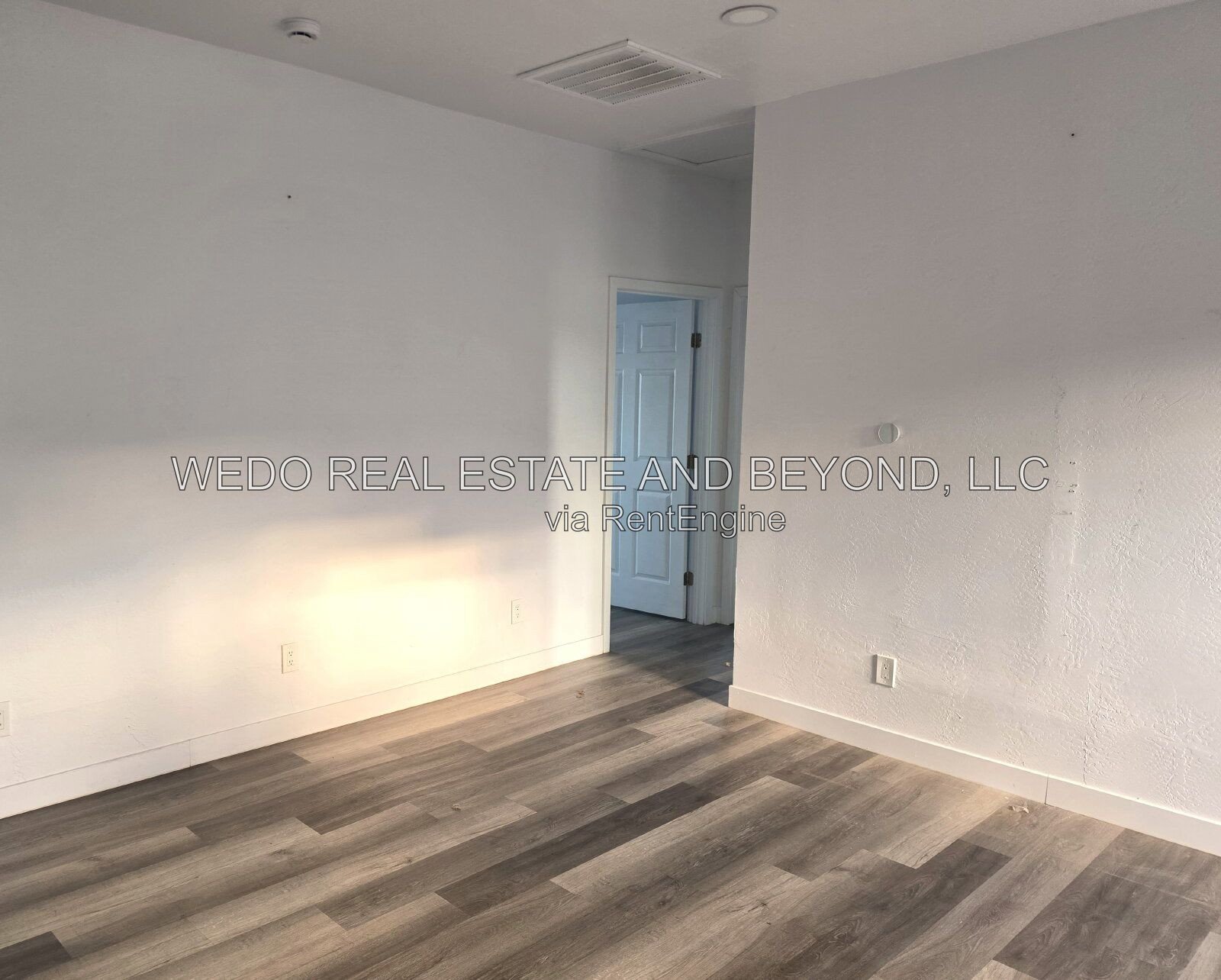 MOVE-IN READY 3 BED / 2 BATH – UPDATED, SPACIOUS & GREAT PHOENIX LOCATION! property image