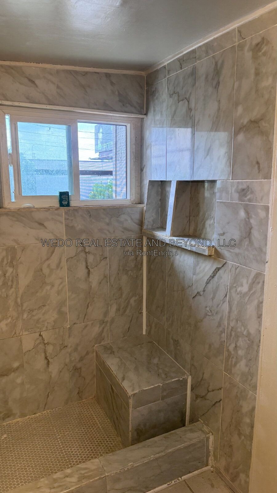 SPACIOUS 1-BEDROOM WITH LARGE CLOSET & PRIVATE PORCH property image